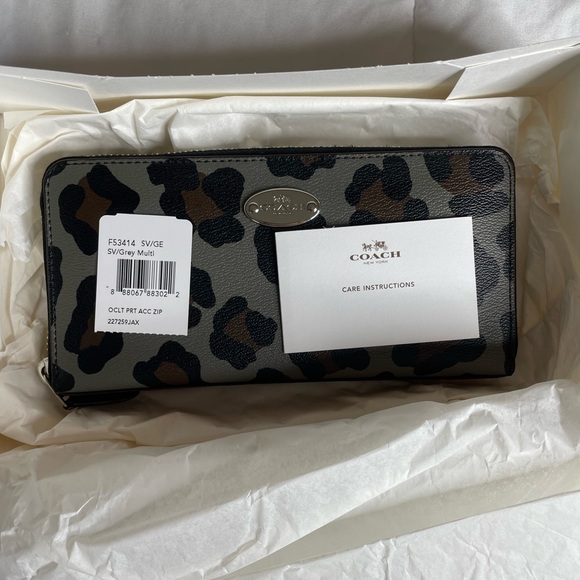 NWT Coach Wallet - Picture 6 of 9